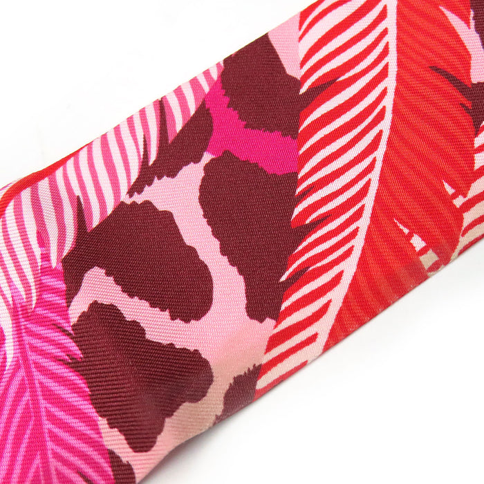 HERMES 
Foulard Twilly en soie avec logo Jaguar Quetzal