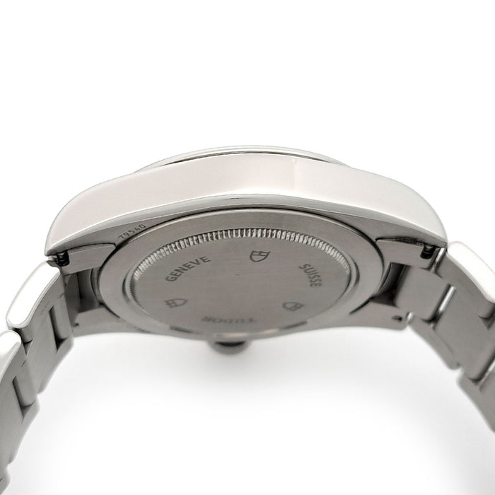 TUDOR 
Black Bay 
Avec boîte et garantie