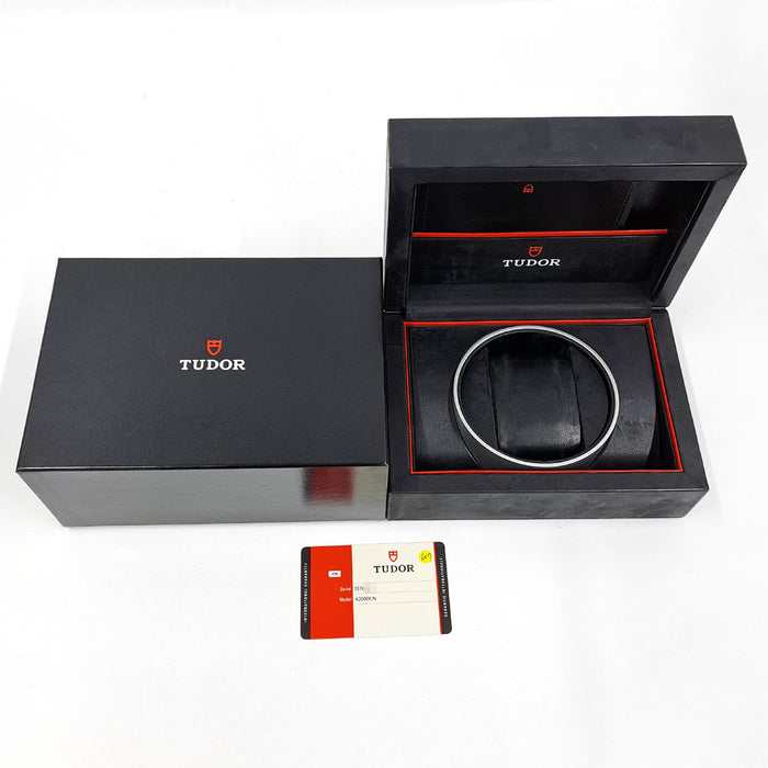 TUDOR 
Fastrider Black Shield Chronographe 
Avec boîte et garantie