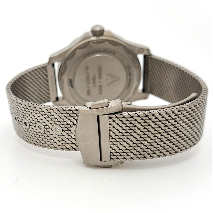 OMEGA 
Seamaster Diver 300 Co-Axial 007 
with box and warranty card