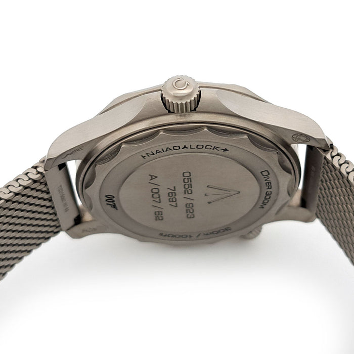 OMEGA 
シーマスター ダイバー300 コーアクシャル 007 
箱ギャラ付