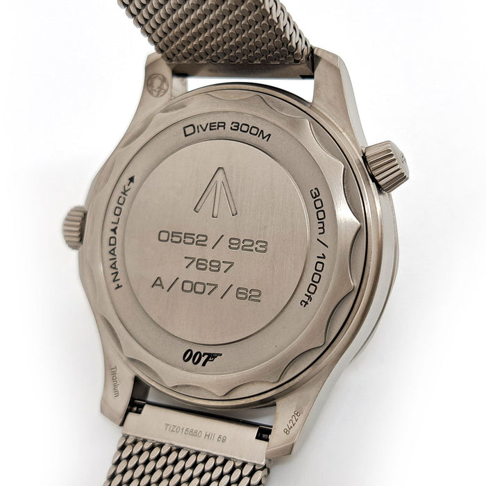 OMEGA 
Seamaster Diver 300 Co-Axial 007 
with box and warranty card
