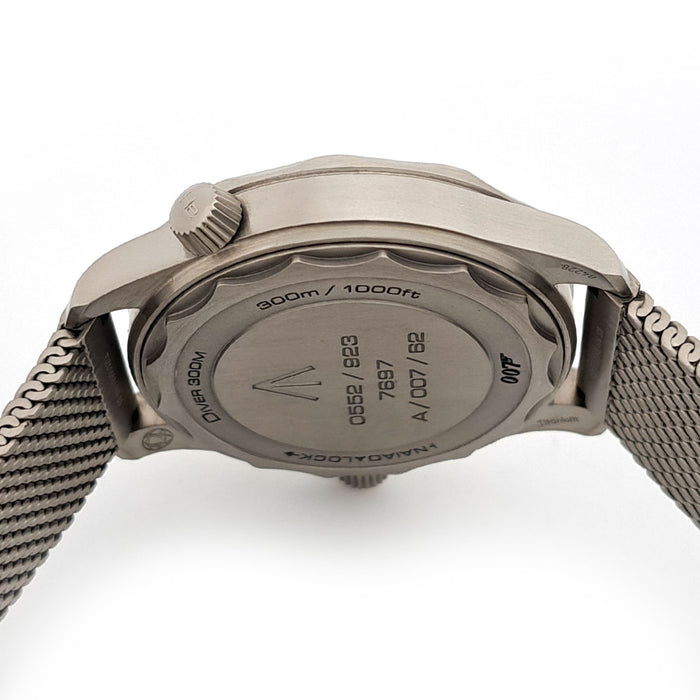 OMEGA 
Seamaster Diver 300 Co-Axial 007 
with box and warranty card