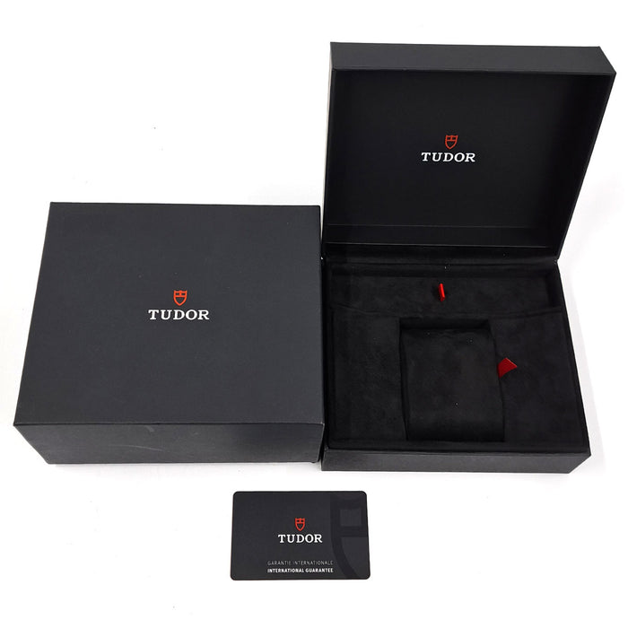 TUDOR  
Royal Date quadrante salmon  
Con scatola e garanzia