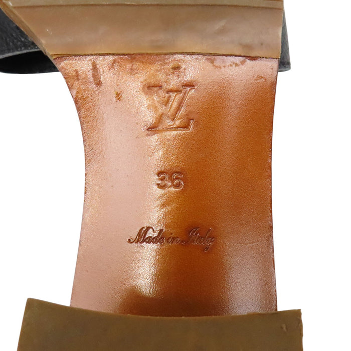 LOUIS VUITTON 
LVサークル ロゴ レザー ゴールドカラー金具 シルバーカラー金具 
パドロック チャーム ミュール