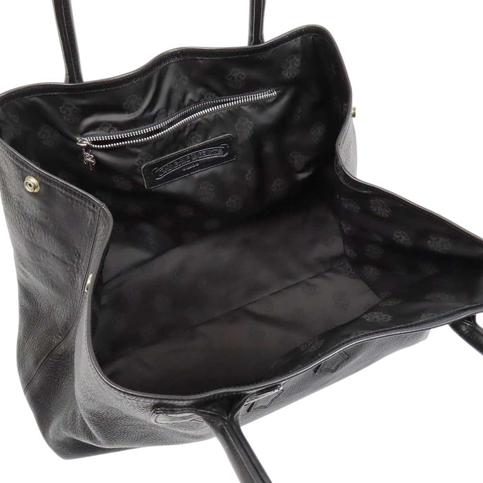 CHROME HEARTS 
CH ダガージップ レザーパッチ スクロールラベル ロゴ シルバー ダブルスナップ 
3セメタリークロス トートバッグ
