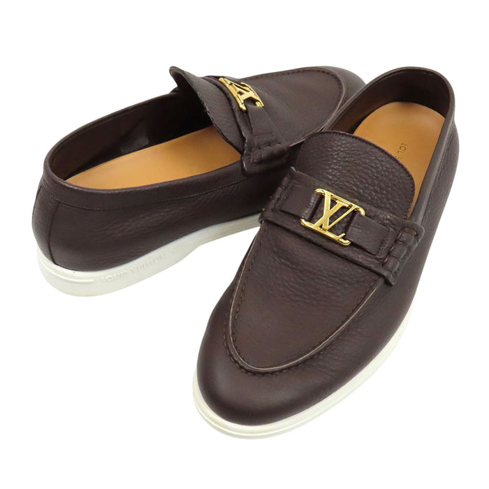 LOUIS VUITTON 
LV ロゴ レザー ゴールドカラーメタル 
エステート ローファー