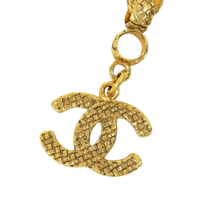 CHANEL  
29 COCO CC Bracciale vintage in metallo color oro con catena e logo Coco, anno 1994