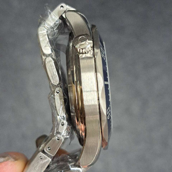 【WHOLESALES】
OMEGA 
2220.8 
箱(内箱劣化)　ギャランティ(日付なし)