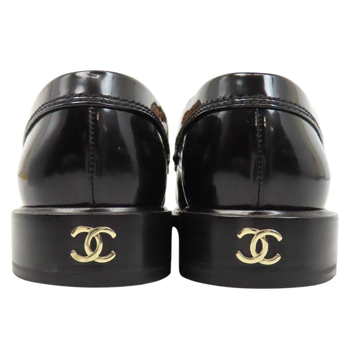 CHANEL 
COCO CC レザー ゴールドカラーメタル パテントレザー 
ココマーク ロゴ チェーン レザー ローファー