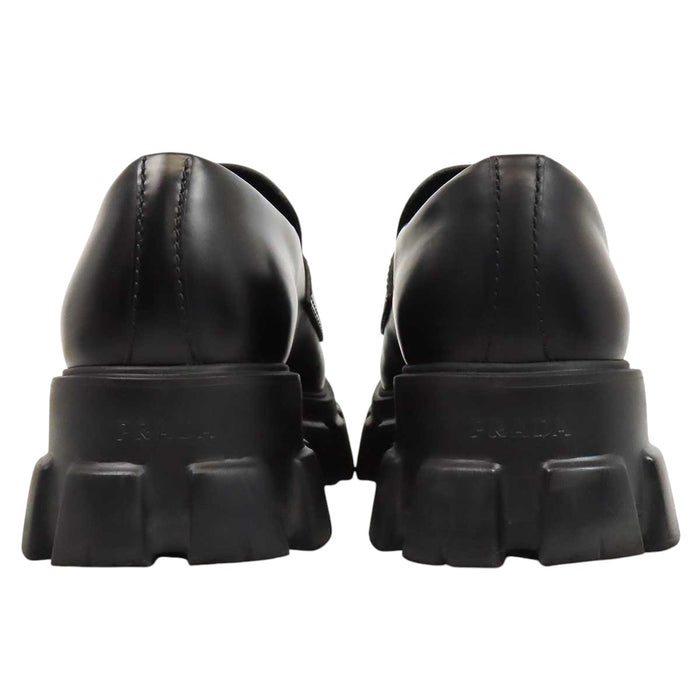 PRADA 
トライアングルロゴ 三角プレート 
モノリス ブラッシュドレザー ローファー