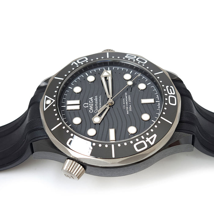 OMEGA  
Seamaster Diver 300M  
With box and warranty card