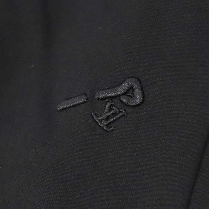 LOUIS VUITTON 
センタープレス コットン混 刺繍 
LV ロゴ スウェット パンツ