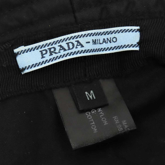PRADA 
三角プレート 
トライアングルロゴ ナイロン バケットハット