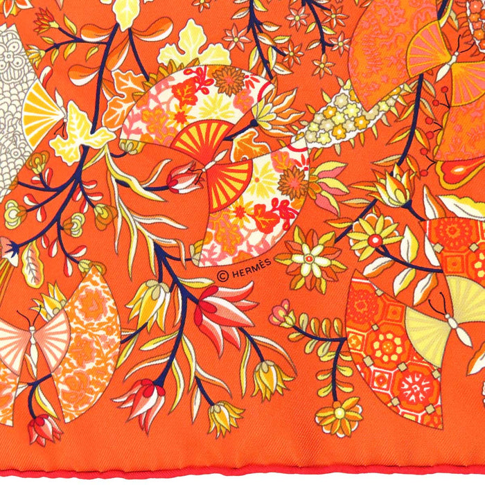 HERMES 
花咲く織物 スカーフ プチカレ シルク 
カレ 45 Fleurs et papillons de Tissus