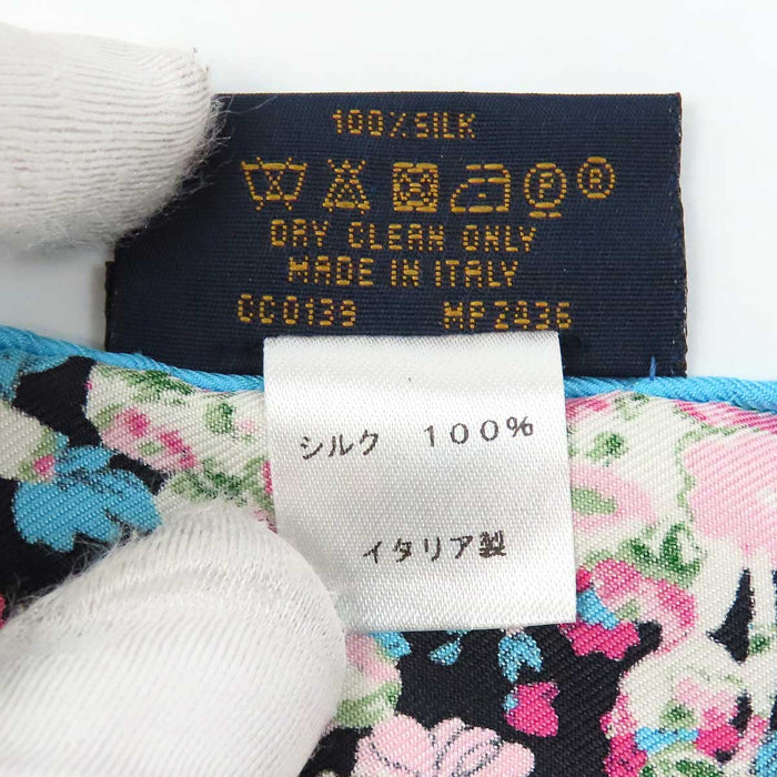 LOUIS VUITTON  
Écharpe en soie grande taille LV fleur  
Écharpe motif logo floral