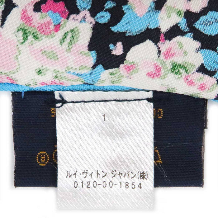 LOUIS VUITTON  
Écharpe en soie grande taille LV fleur  
Écharpe motif logo floral