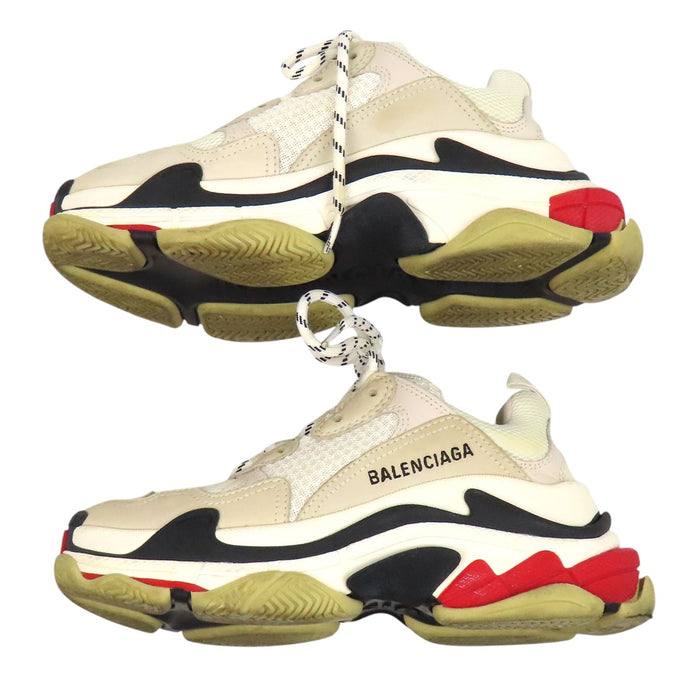 BALENCIAGA 
Triple S 刺繍 エンブロイダリー レースアップ ロゴ 
トリプル S ダッド スニーカー