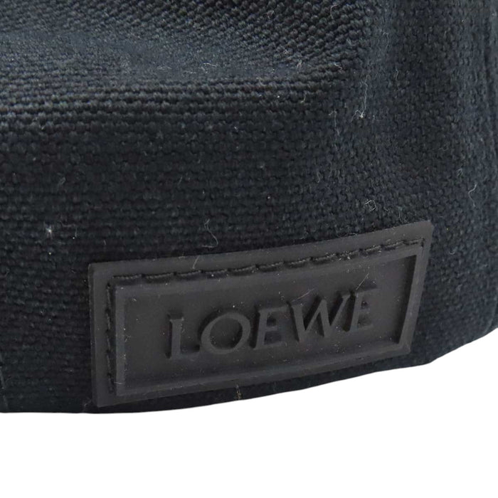 LOEWE
Cappello con patch anagramma in cotone con logo