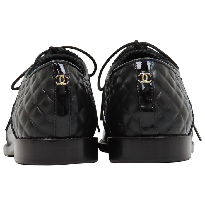 CHANEL 
COCO CC ロゴ パテント 
ココマーク マトラッセ レースアップ レザー シューズ