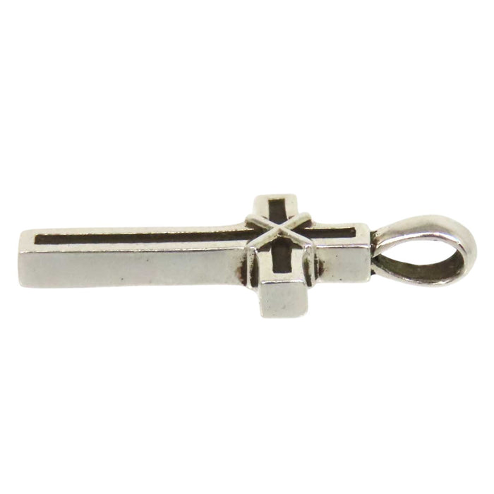 CHROME HEARTS
CH MAPPLE THORPE CRS Silver
Mapplethorpe Cross Charm