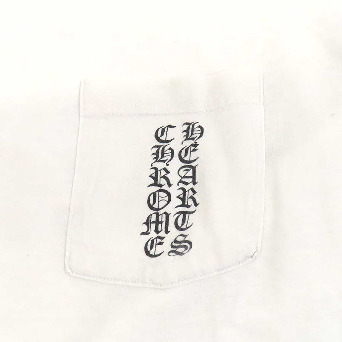 CHROME HEARTS 
CH コットン バーティカルロゴ 
スクロールラベル セメタリークロス Tシャツ