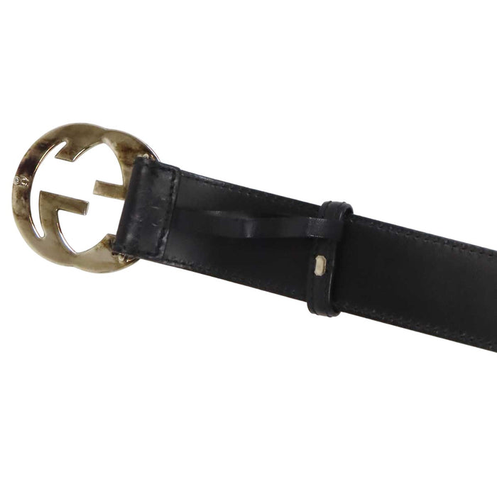 GUCCI  
Cintura in pelle con motivo GG logo all-over, metallo color argento  
Fibbia Interlocking G in pelle Gucci Shima