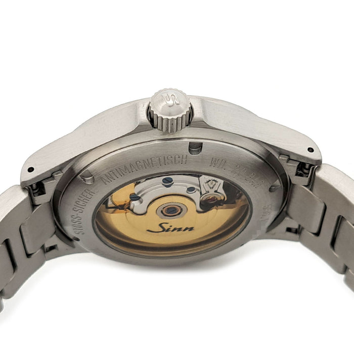 Sinn 
556.M Date 
With Box
