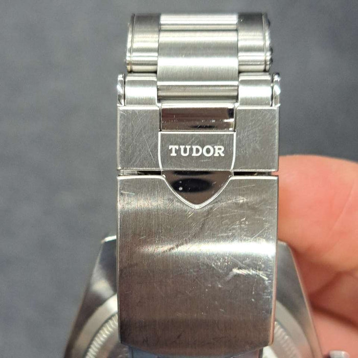 【WHOLESALES】
TUDOR 
79230R 
箱　ギャランティ　純正ナイロンベルト×1(使用感小)　純正尾錠×1