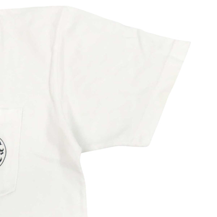 CHROME HEARTS  
CH MADE IN HOLLYWOOD  
T-shirt con stampa in inglese e ferro di cavallo sul retro