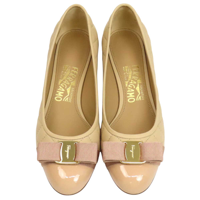 Salvatore Ferragamo 
ロゴ レザー パテント 
ヴァラ リボン キルティング パンプス