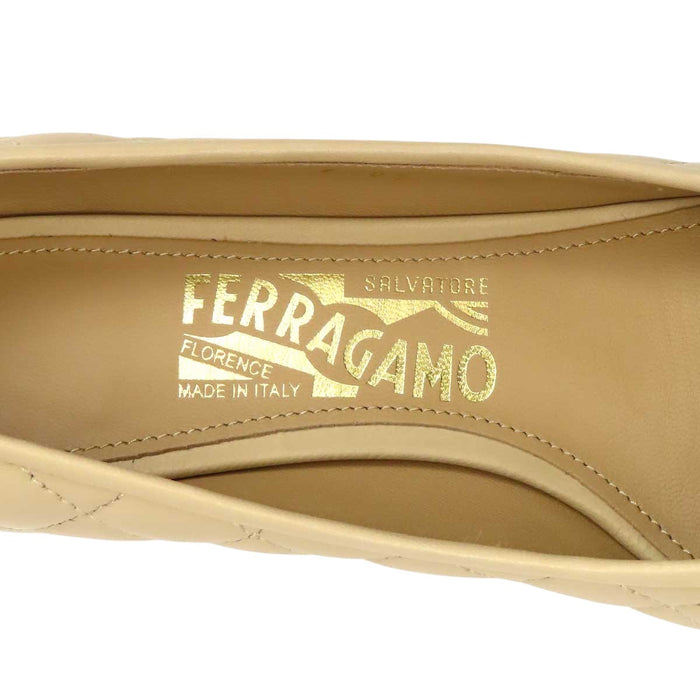 Salvatore Ferragamo 
ロゴ レザー パテント 
ヴァラ リボン キルティング パンプス