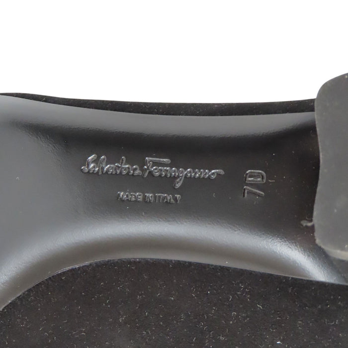 Salvatore Ferragamo 
ロゴ ラインストーン VARA リボン 
ヴァラ スウェード パンプス