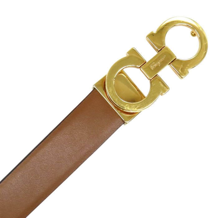 Salvatore Ferragamo  
Logo gold-colored metal  
Double Gancini reversible belt