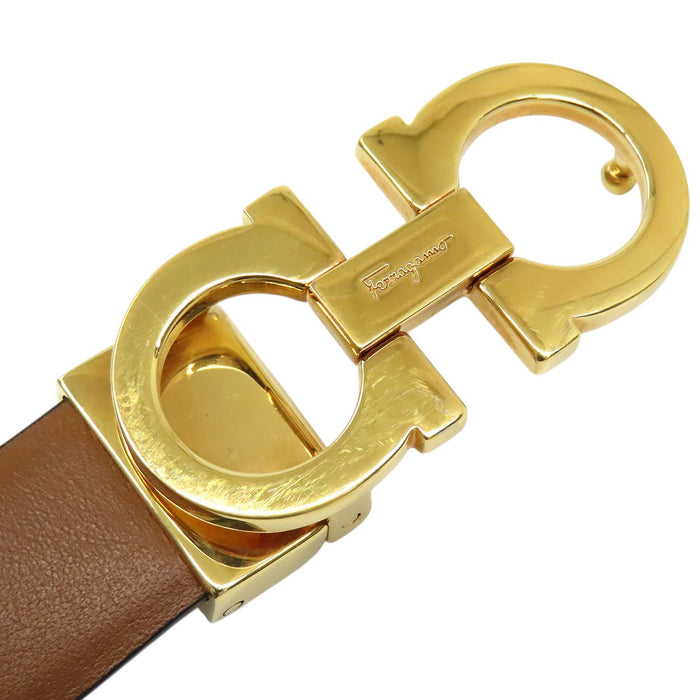 Salvatore Ferragamo  
Logo gold-colored metal  
Double Gancini reversible belt