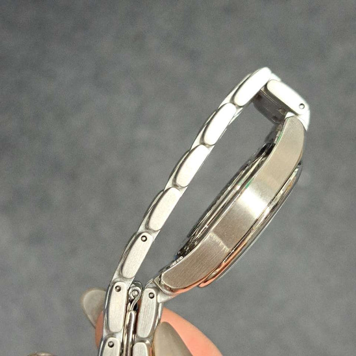 【WHOLESALES】
OMEGA 
2571.81 
箱(内箱劣化)　ギャランティ