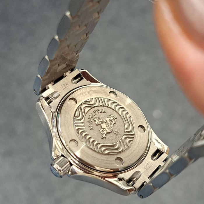 【WHOLESALES】
OMEGA 
2571.81 
箱(内箱劣化)　ギャランティ