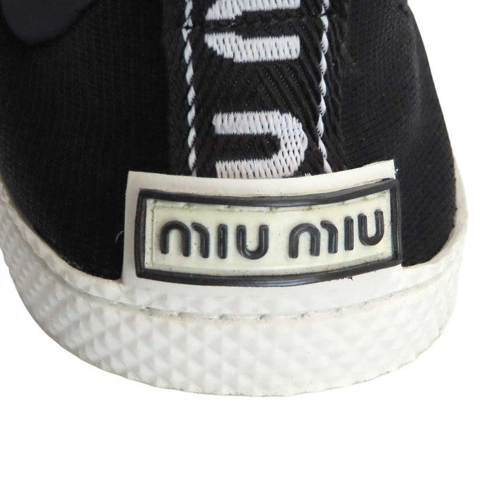 MIUMIU
ロゴ ファブリック レースアップ
MAGLIA マリア スニーカー