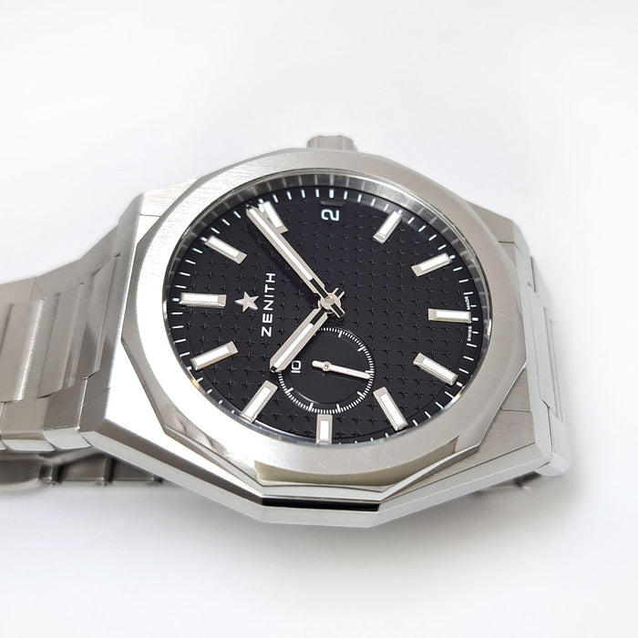 ZENITH  
Defy Skyline  
With box and warranty card included