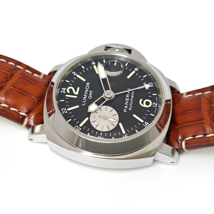OFFICINE PANERAI
Luminor GMT
With box and guarantee card
