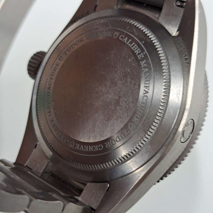 【WHOLESALES】
TUDOR 
2543C1A7NU 
箱　ギャランティ　純正ラバーベルト×1(使用感小)　エクステンションベルト×1　純正尾錠×2