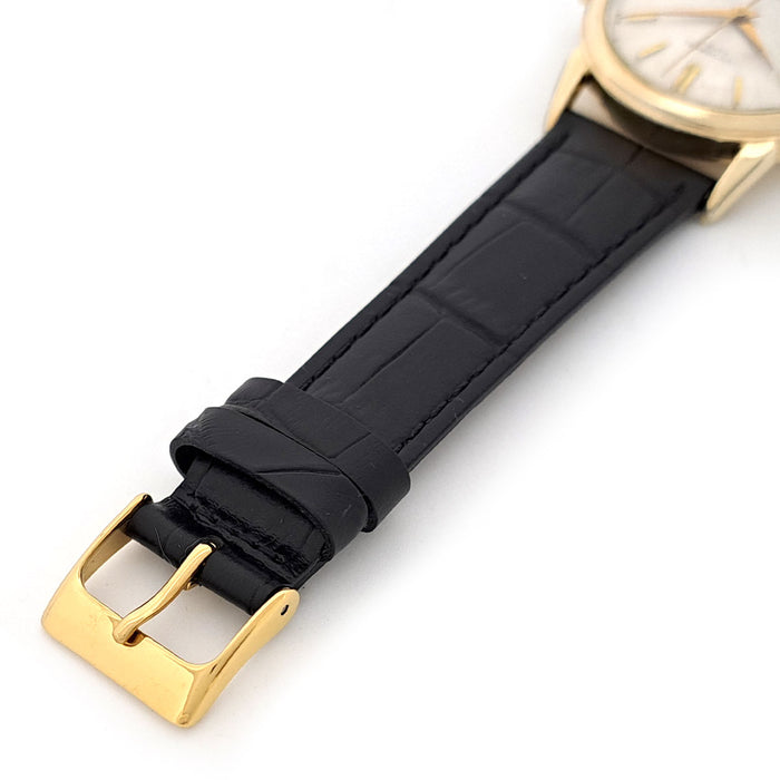 UNIVERSAL GENEVE 
ハーフローター　cal.139