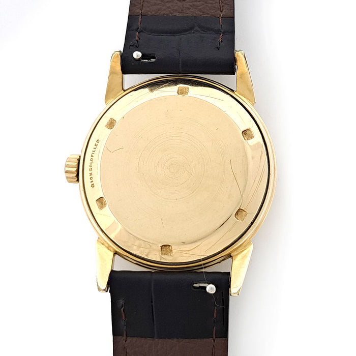 UNIVERSAL GENEVE 
ハーフローター　cal.139