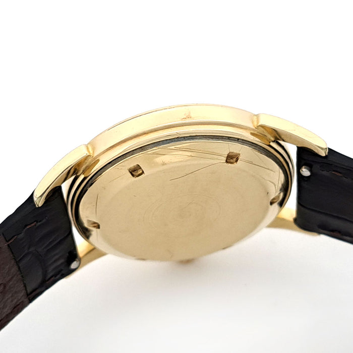 UNIVERSAL GENEVE 
ハーフローター　cal.139