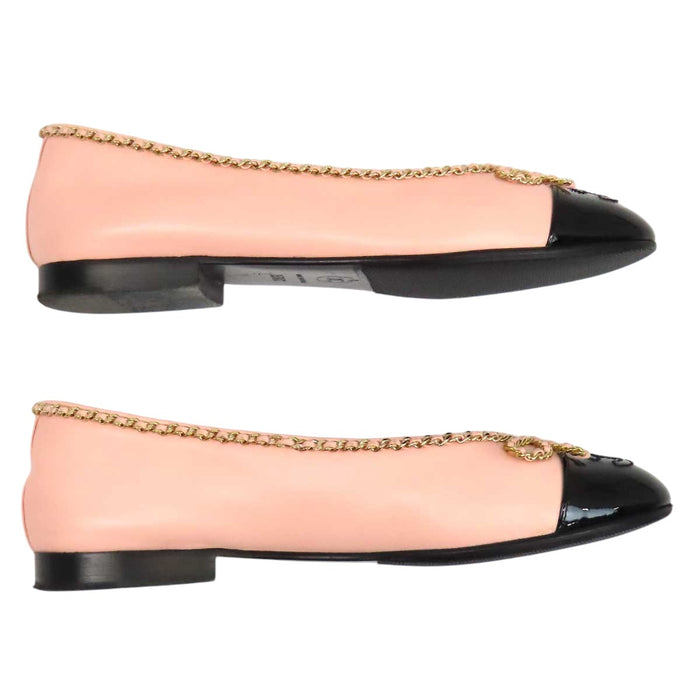 CHANEL  
COCO CC Chaîne Ruban Plat Métal Couleur Or Bicolore  
Escarpins Ballerines avec Logo Coco