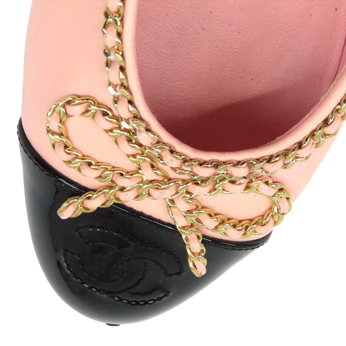 CHANEL  
COCO CC Chaîne Ruban Plat Métal Couleur Or Bicolore  
Escarpins Ballerines avec Logo Coco