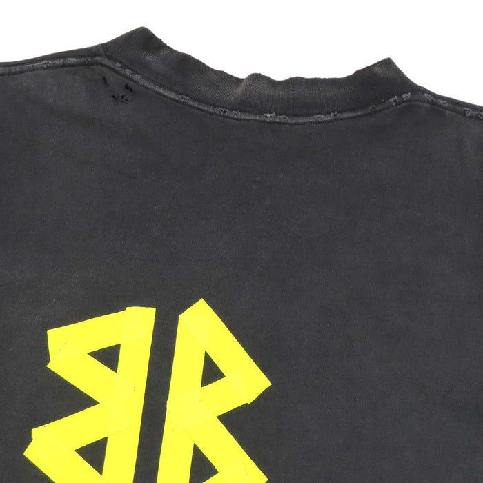 BALENCIAGA  
T-shirt oversize in cotone con effetto sbiadito e strappi, logo a nastro
