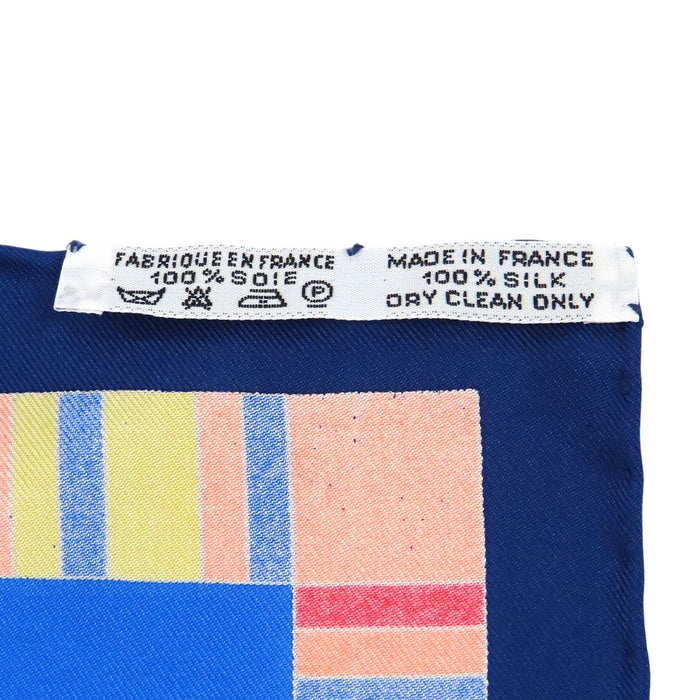 HERMÈS  
Grand carré en soie  
Carré 90 PRIÈRES AU VENT Écharpe « Prières dans le vent »