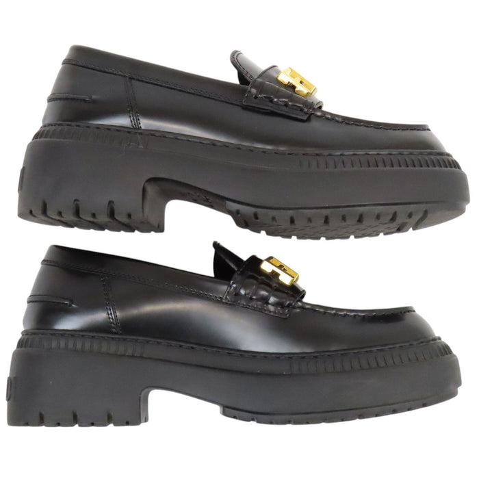 FENDI  
Logo leather gold-colored metal  
Graffiti loafers