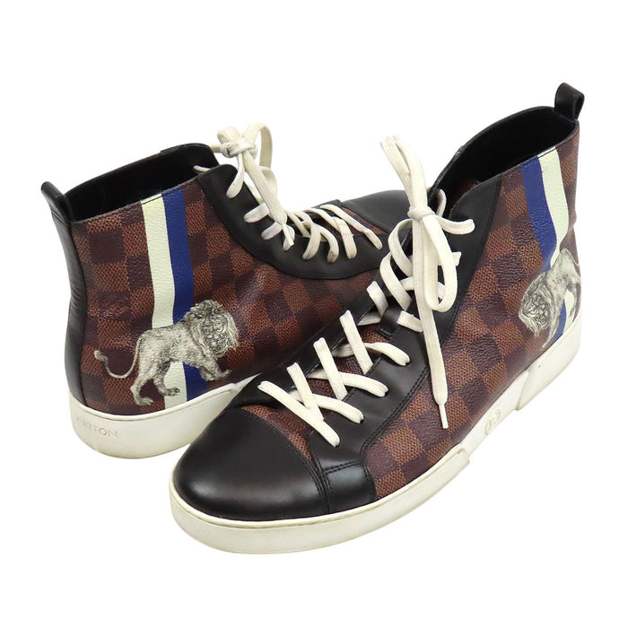 LOUIS VUITTON  
LV sneakers alte in pelle con lacci a tema leone  
Sneakers alte della linea Matchup, Chapman Brothers  
Damier